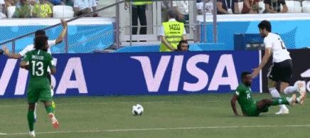 梅西也做过c罗的动作吗,梅西不满裁判判罚称var未起作用