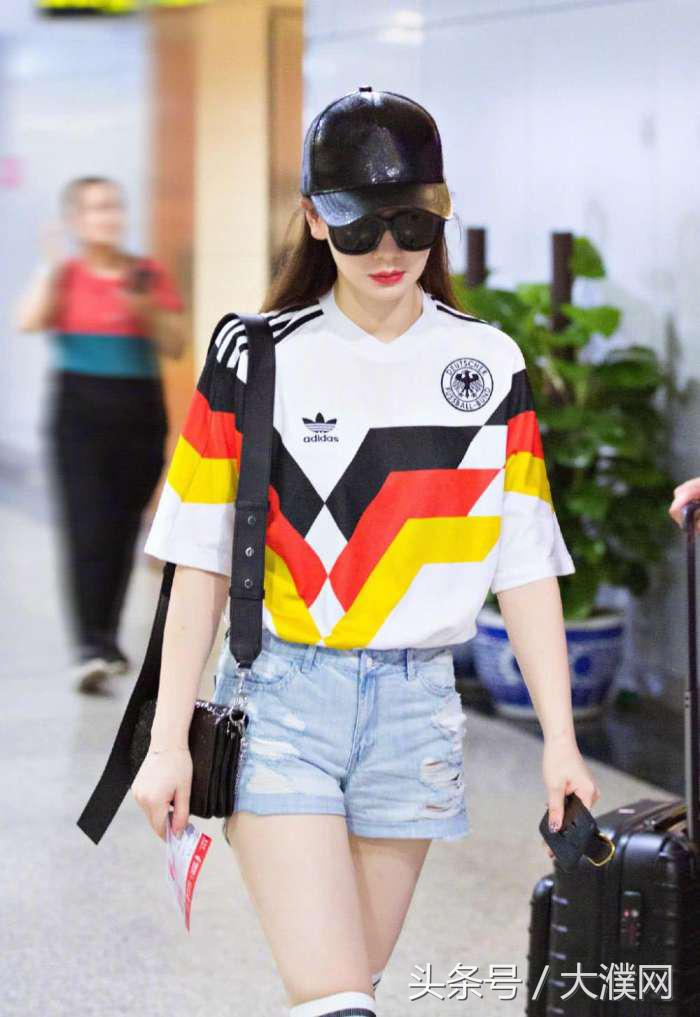 戚薇长筒袜穿搭,戚薇穿长筒袜子的照片