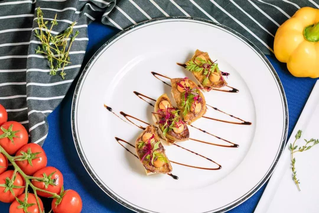 适合小情侣去的餐吧,一家很有情调和气氛的露天餐吧