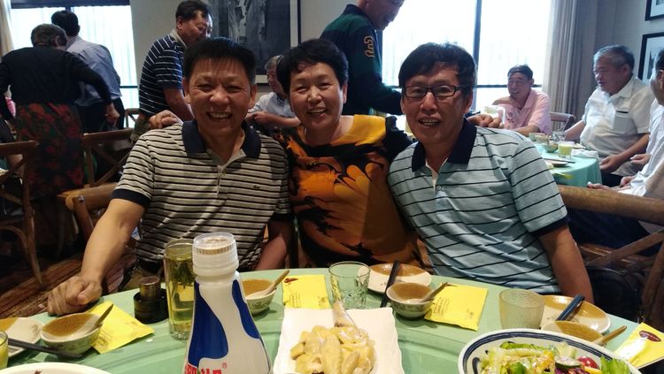 干岔子一，二队老知青久别重逢，共忆黑土情长