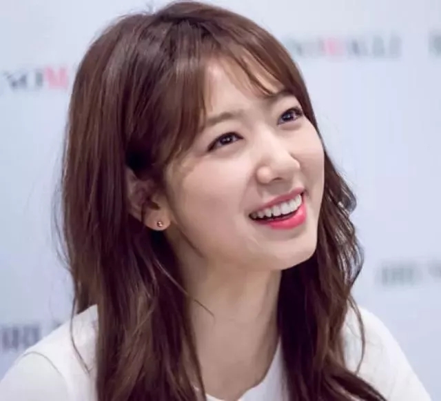 比较显脸小的刘海有哪些,现在流行显脸小的刘海