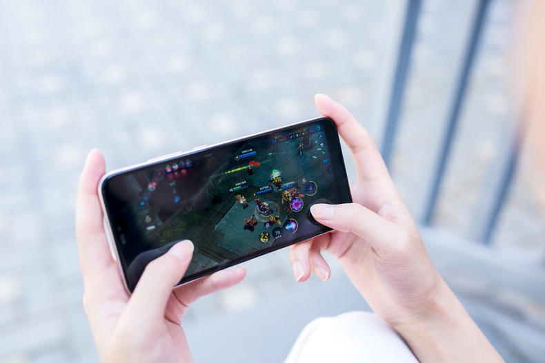 6.8寸刘海屏手机999,红米6pro刘海全面屏