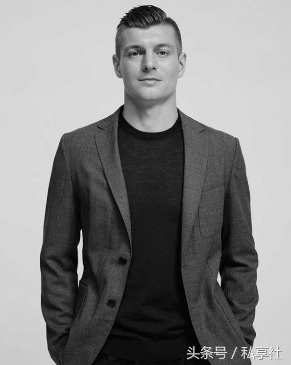 足球界那些帅到爆的发型,足球球星发型中长发