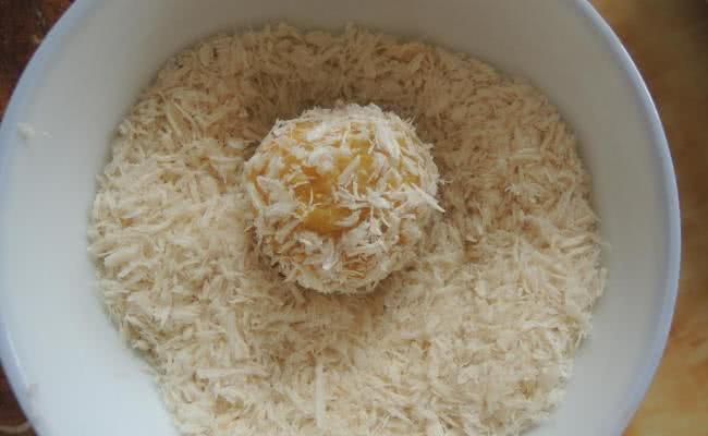 面包糠自制简单食物,怎么在家自制面包糠