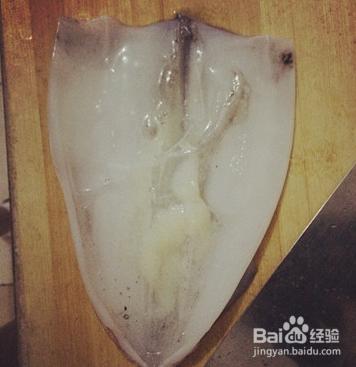 冰鱿鱼怎么处理最干净,鱿鱼怎么处理最干净视频
