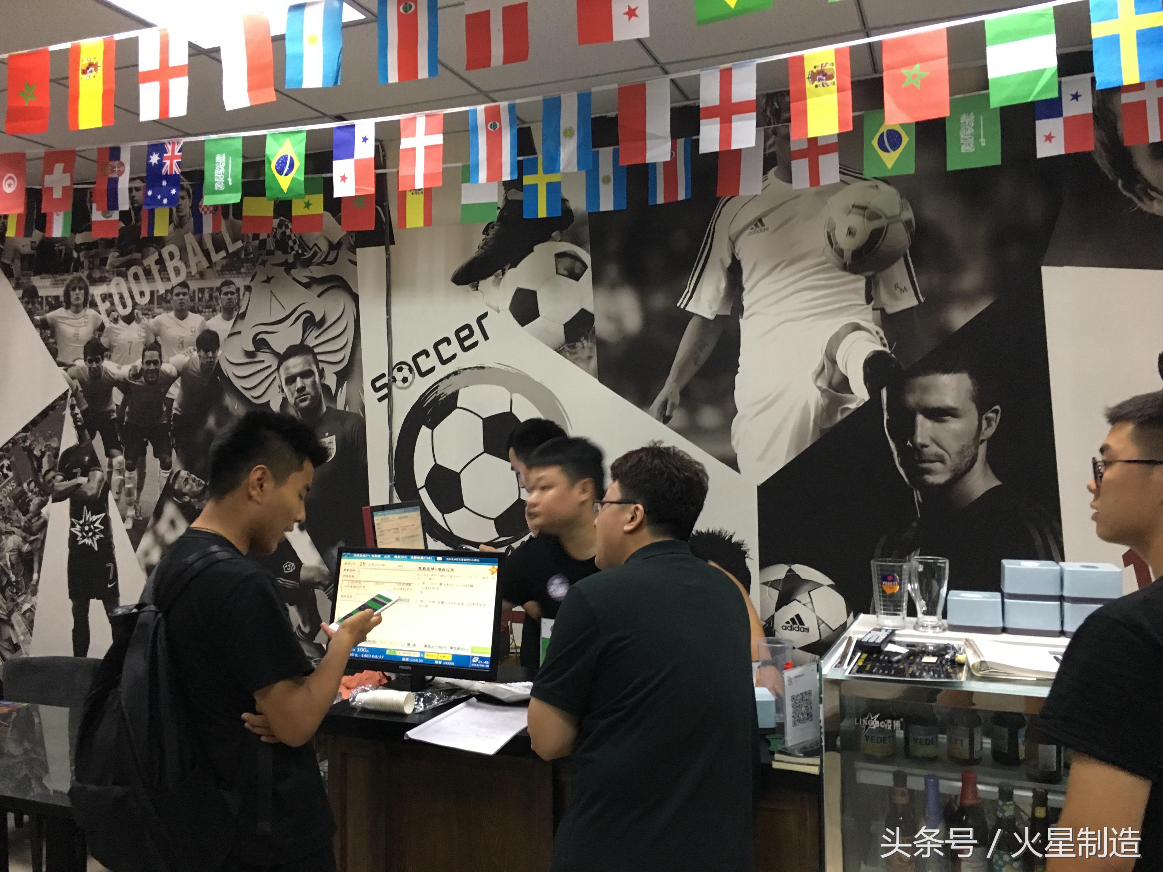 体彩店的足球竞彩利润有多少,三名大学生合伙开奶茶店