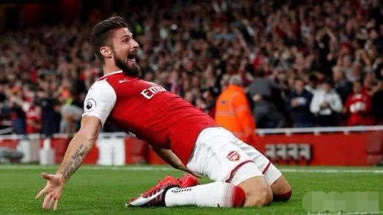 为什么足球进球要跪地滑行,球员进球跪在草地滑行膝盖会破吗