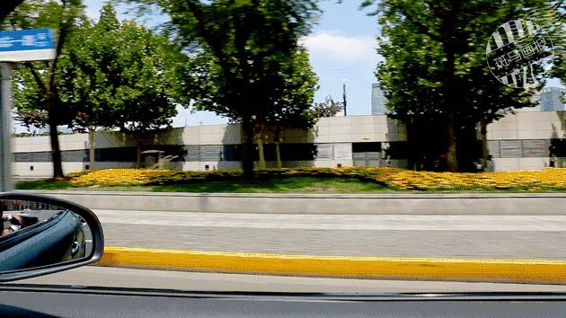 实探！全球第7家「奔驰餐厅」！什么都卖就是不卖车……