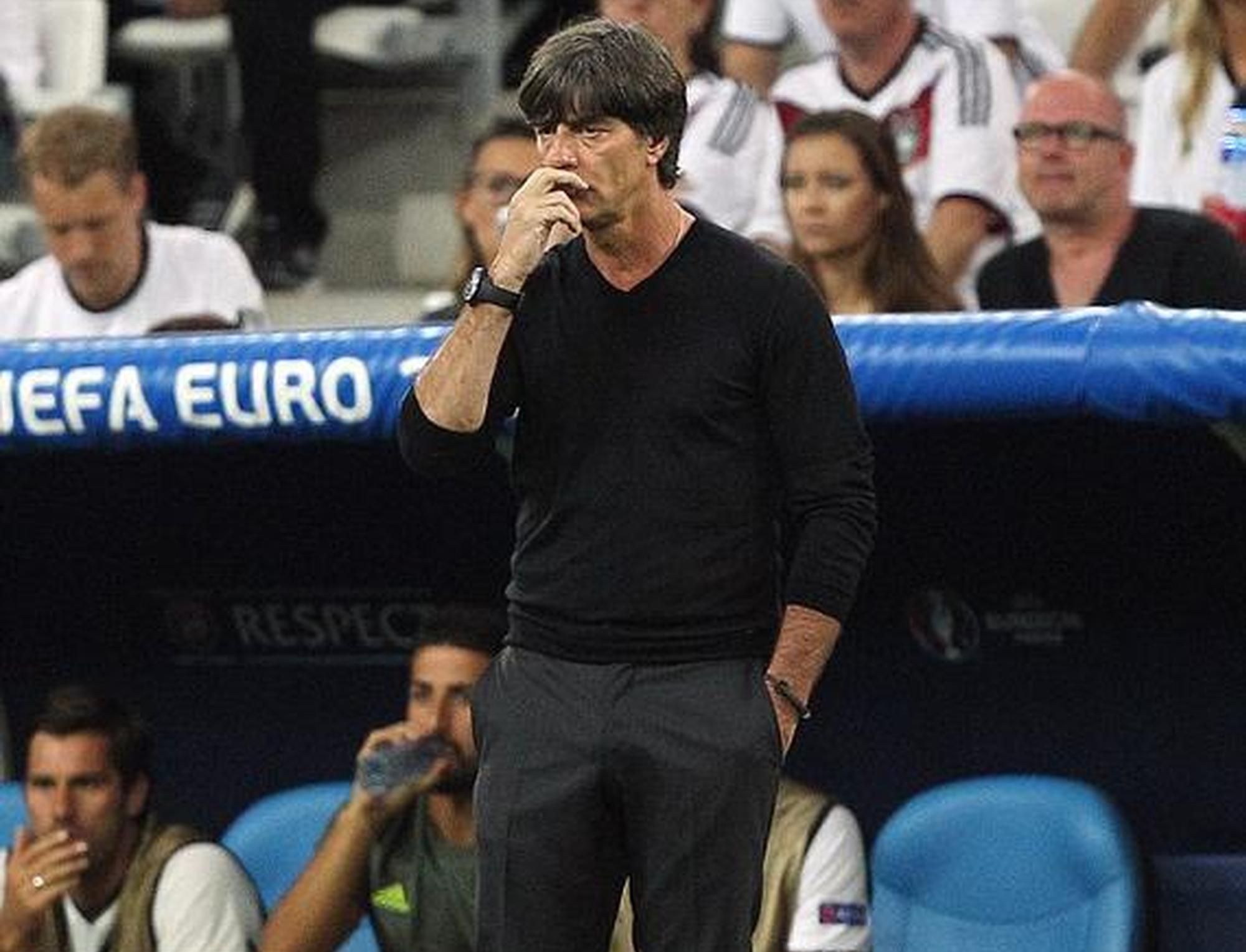 传控足球和传统打法不能切换自如,导致德国垫底出局