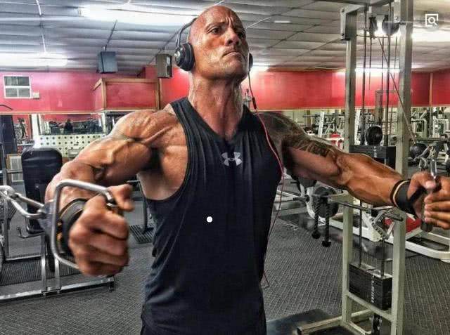 c罗的肌肉超燃,c罗的肌肉vs詹姆斯的肌肉