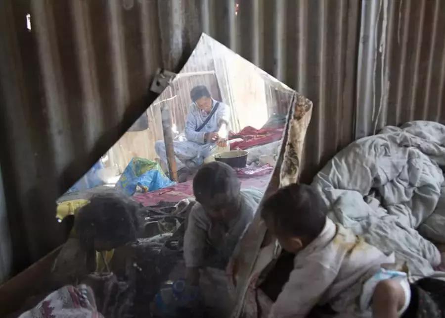 惨不忍睹！瘾君子，5岁的孩子亲眼看着父亲将针管插入自己的胳膊