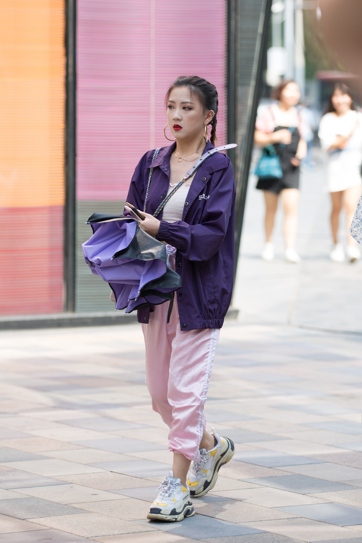 39度高温，热成狗都不脱的老爹鞋，初恋般的感觉~行走式街拍