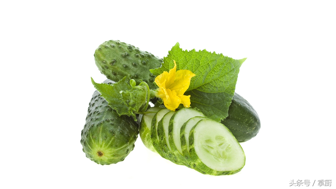 凉菜芥末黄瓜凉皮,黄瓜拌凉皮放什么调料