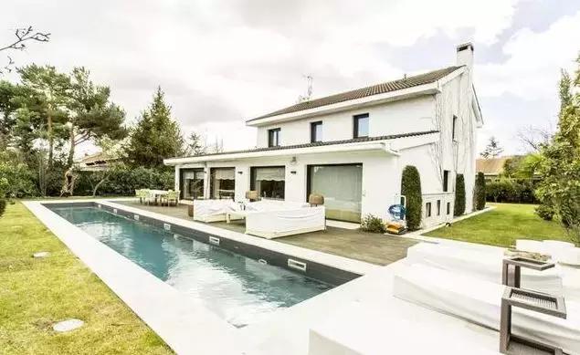 梅西c罗豪车,c罗和梅西内马尔谁家里最有钱