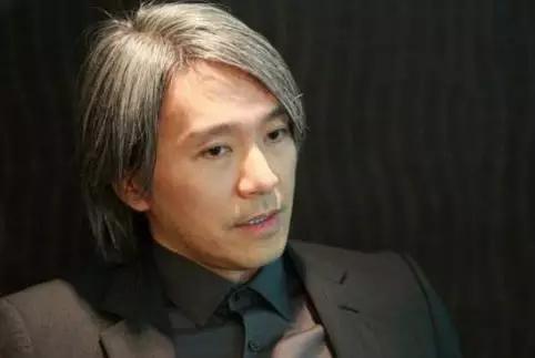 周星驰身患孤独绝症,憔悴老态:我让全世界笑过,岁月却没饶过我