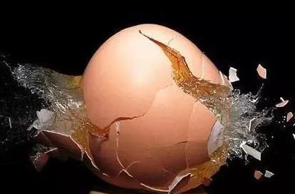 世界杯球员重点部位被踢到,足球世界杯脚伤