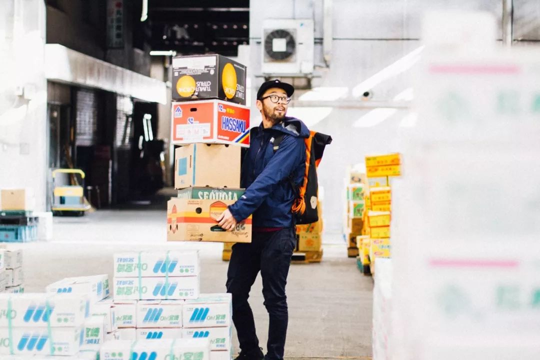 他用废纸箱做钱包，居然卖到600元，MUJI都叫好！