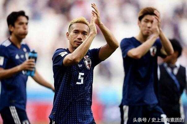 日本队“公平竞赛”创造世界杯历史，现场观众却气得竖起中指！