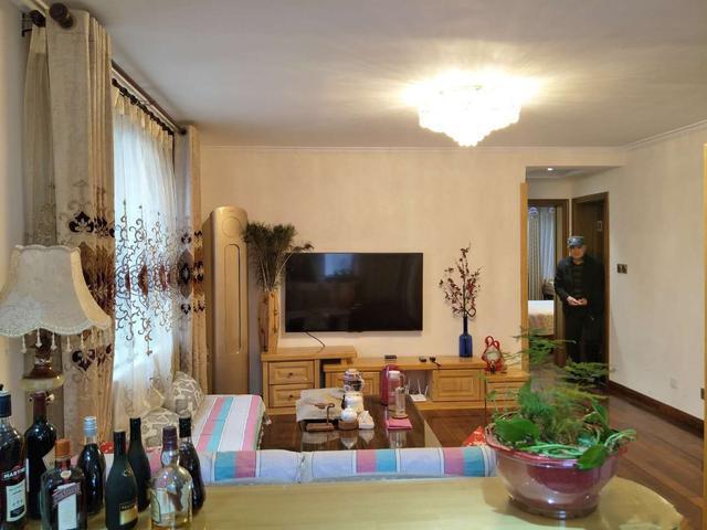 新房打实木柜子光工钱就花2万，玄关的木格屏风真漂亮！