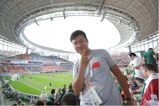 中国球迷最深刻的一件事世界杯,中国第一次进世界杯球迷有多疯狂