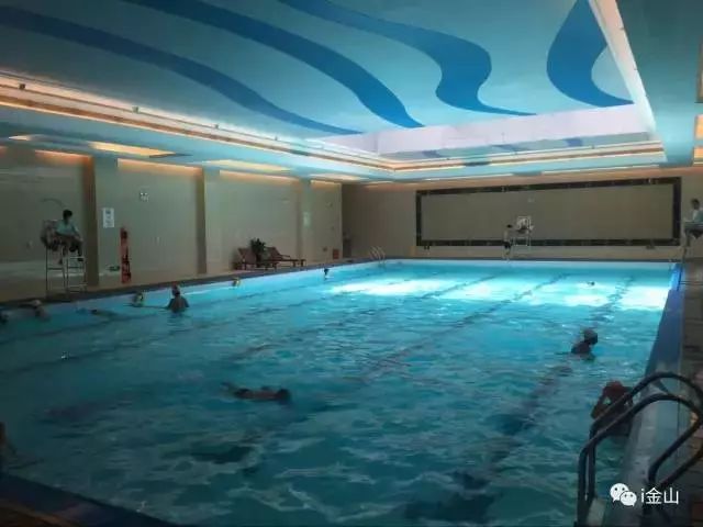 上海地区哪里有比较好的游泳场地,探访上海夏季游泳馆
