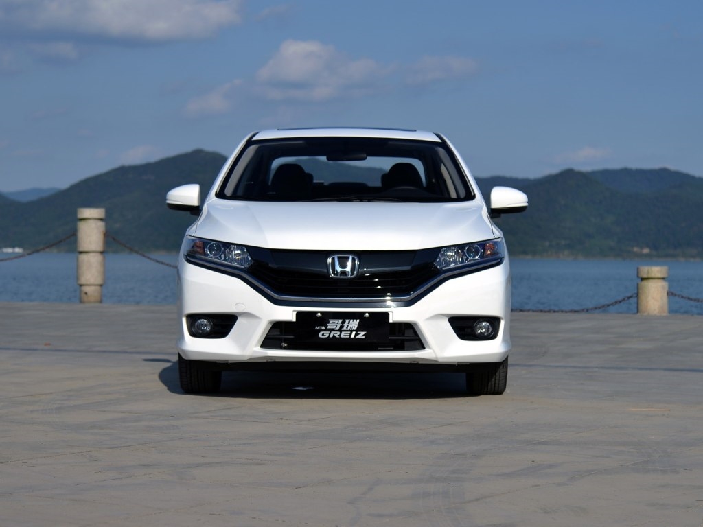 飞度从第几款开始使用地球梦,本田飞度七座8万左右