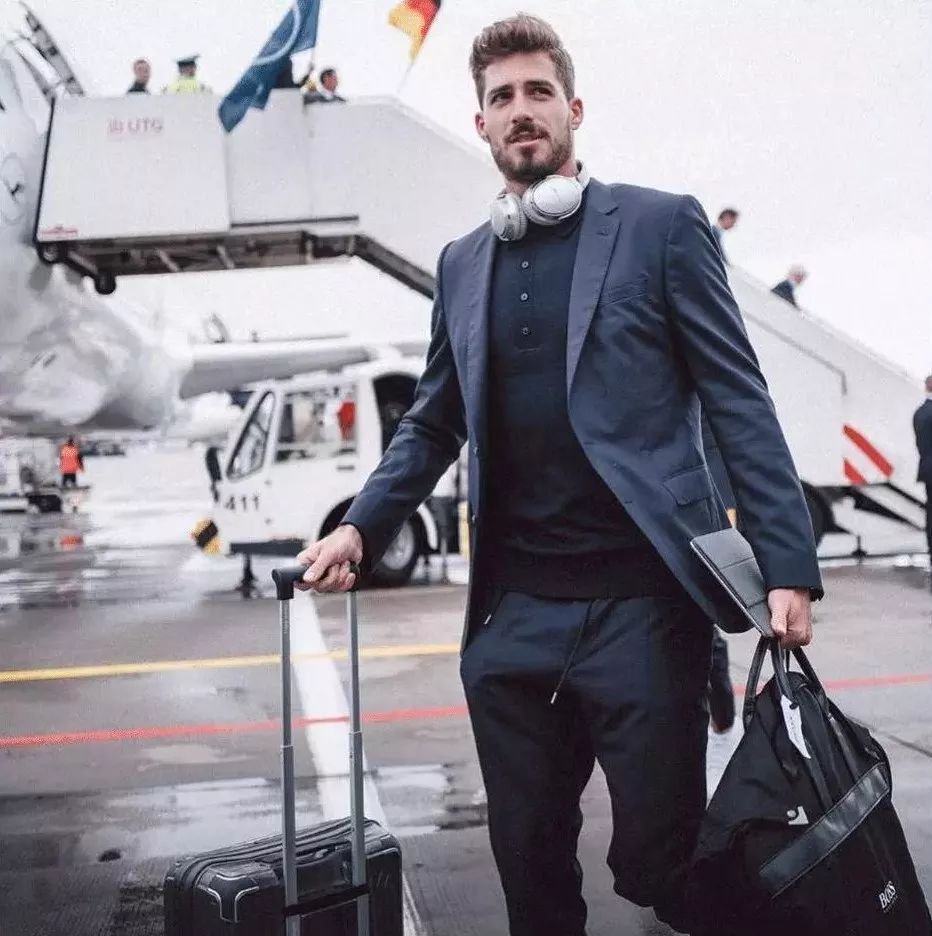 德国男模队抵达世界杯看看谁最帅,德国男模队太太团