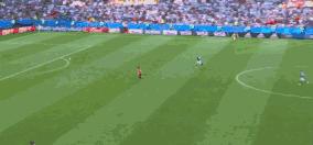 又凉凉？不如来喷泉踢球湿身凉凉！