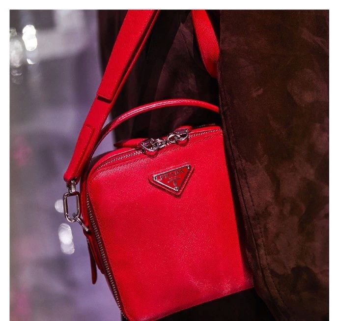 prada鍐嶇敓绯诲垪,prada鎹㈡帉闂ㄤ汉