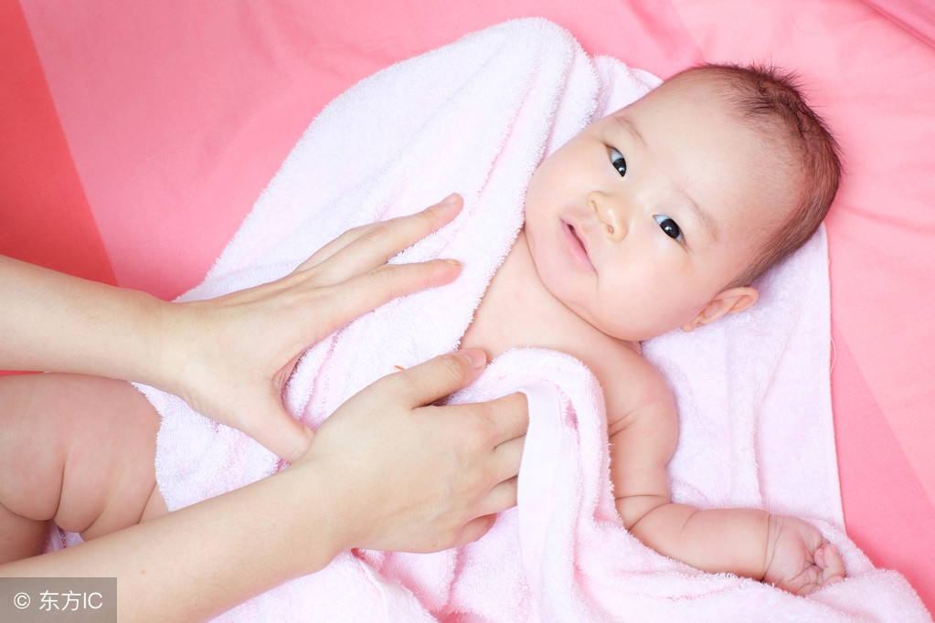 宝宝出汗了,宝宝出汗多父母要注意