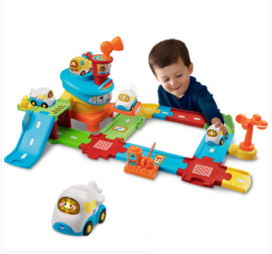 别让你的孩子玩手机,别让孩子玩玩具看电视