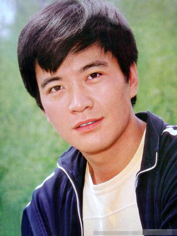 周里京：80年代男明星齐名唐国强比陈道明更帅立志做演技派演员