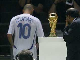 世界杯十大悲情时刻完整版,世界杯上十大无法超越的经典镜头