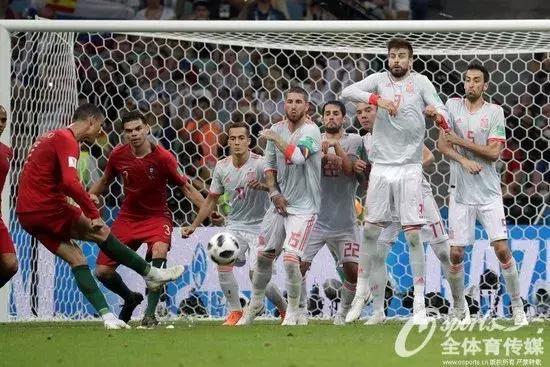 梅西与c罗对决36场比赛数据,梅西半场神级逆转两球打跪c罗