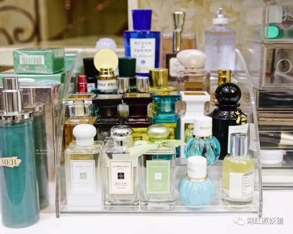 张辛苑用的化妆品,张辛苑化妆台图片