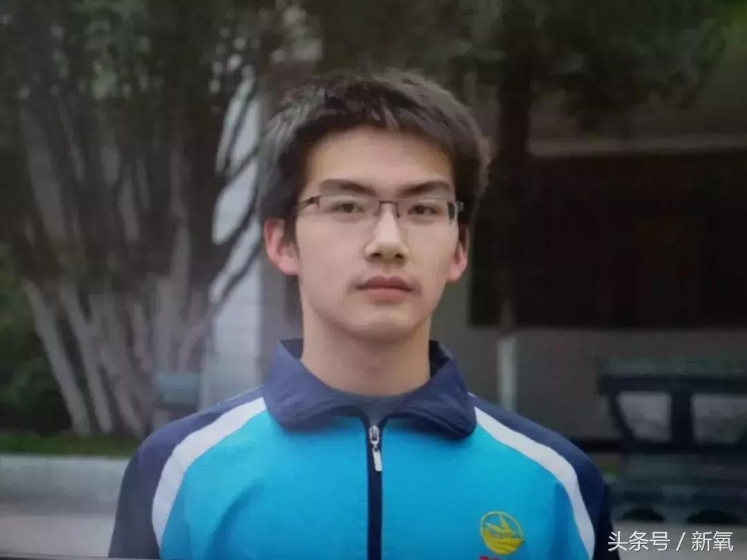 看了易烊千玺演唱会后的反应,易烊千玺喜欢宋祖儿吗