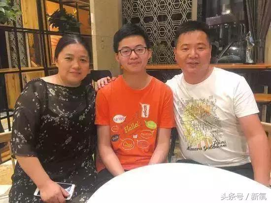 看了易烊千玺演唱会后的反应,易烊千玺喜欢宋祖儿吗