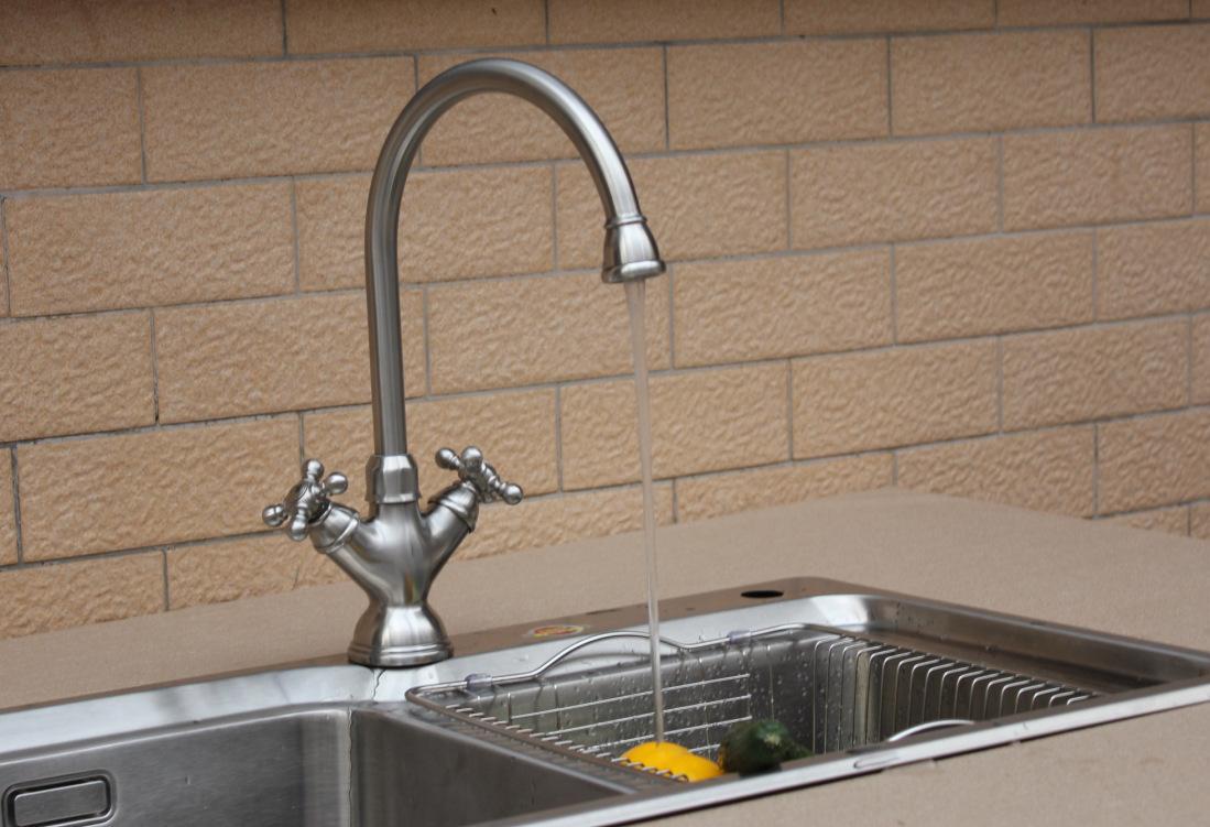 面盆水龙头不锈钢的好还是铜的好,洗菜盆水龙头全铜好还是不锈钢好