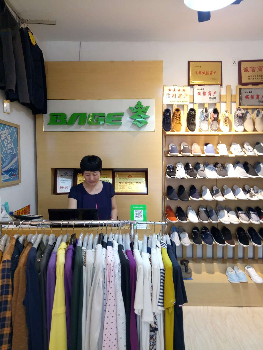 华丰鞋帽专卖店,华丰服装批发市场鞋