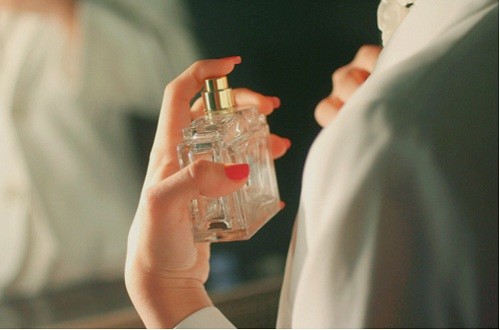 香水喷太香了怎么办,怎么香水喷了几毫升后就没味