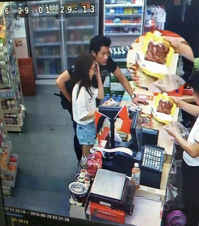 方媛吃鸭脖,方媛买零食