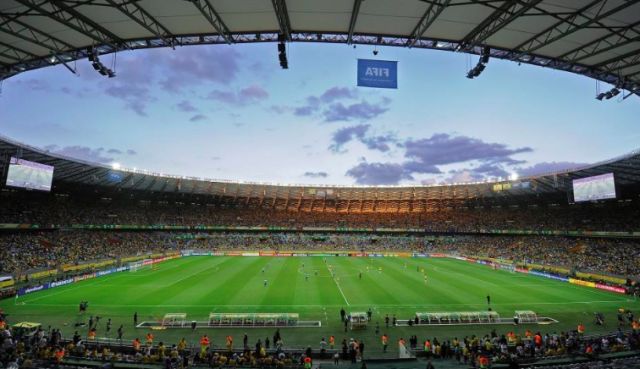 梅西c罗十大悲伤时刻,梅西球场告别巴萨擦泪