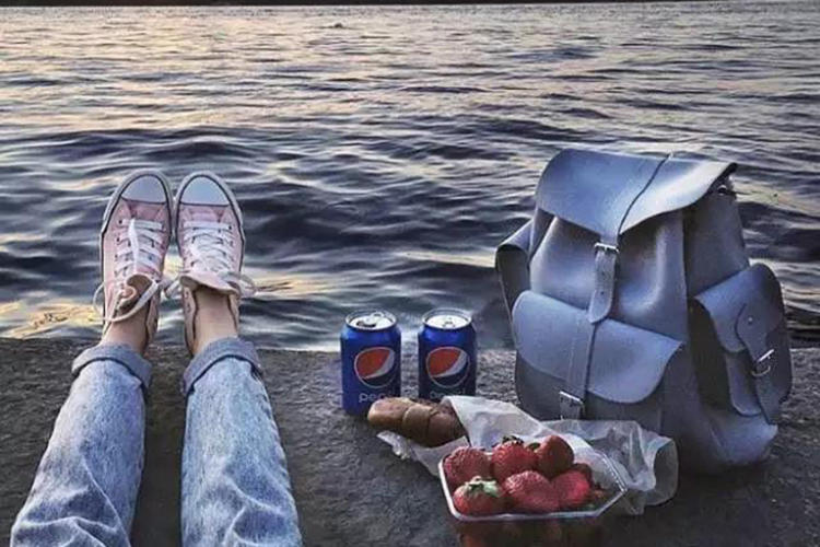 北极狐双肩包雾灰粉16升还有吗,比北极狐好看的双肩包