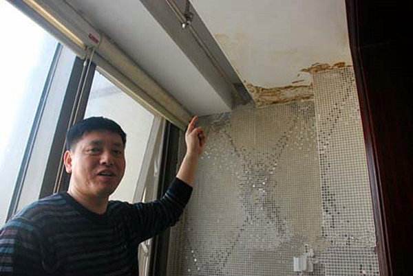 阳台飘窗漏水怎么处理,下雨天阳台漏水补漏最佳方法