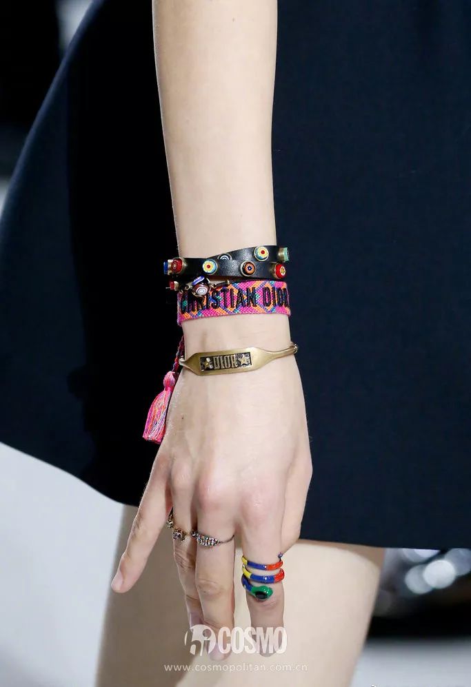 戒指叠戴的搭配图,软戒指和什么戒指叠戴好看