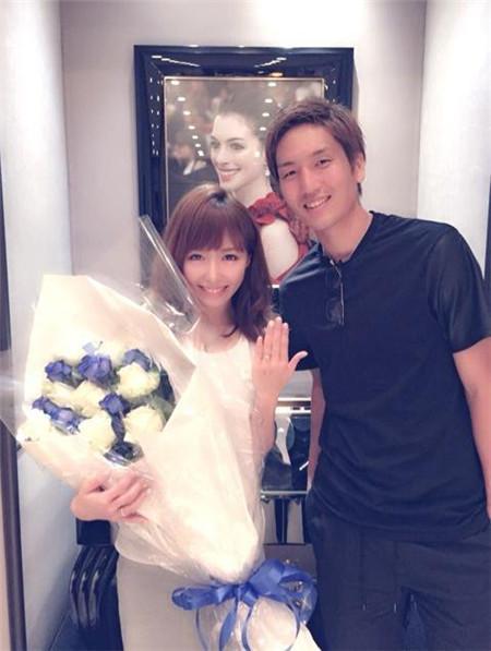 日本“妖星”险些掀翻“欧洲红魔”，他曾连过5人戏耍拜仁后防