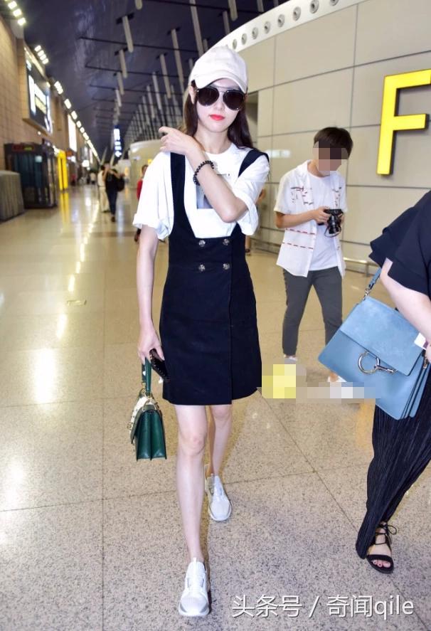 唐嫣在机场穿的牛仔裤,唐嫣机场照高腰裤