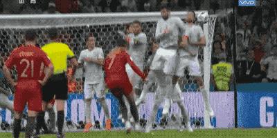 电梯球香蕉球落叶球教学,c罗的电梯球怎么学