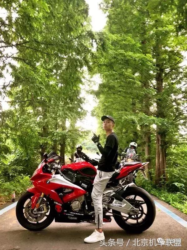 鎽╁弸鍏矾涓婂睍绀烘懇鎵樿溅甯呮皵鍗佽冻,鎽╁弸楠戣缇庢櫙瑙嗛