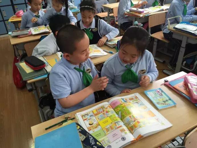 不一致的英语句子,英语中不同词表达同样意思句子